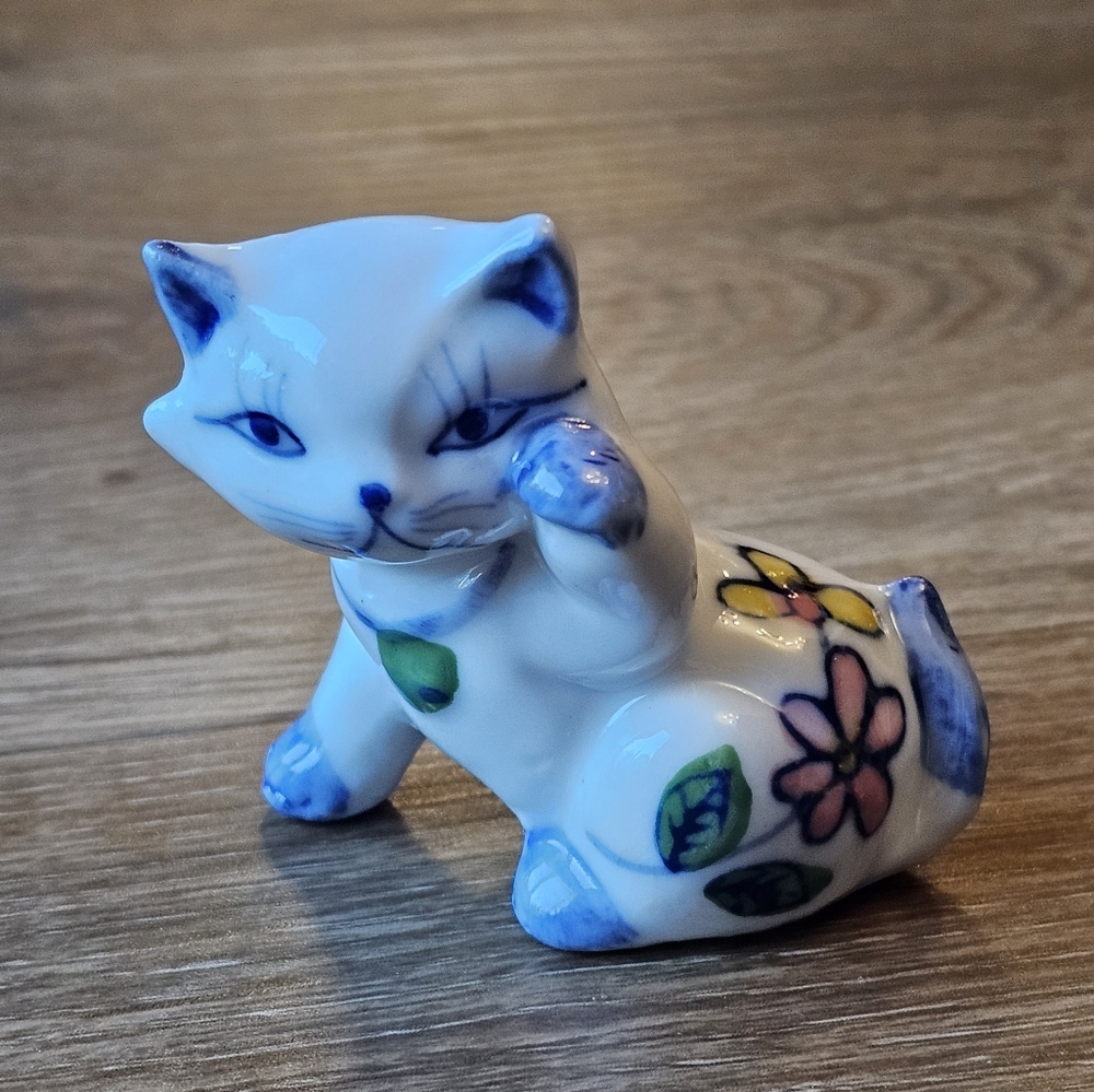 Set of 4 Vintage Porcelain Miniature Hand Painted Floral Cats Kittens Playing - Picture 10 of 15